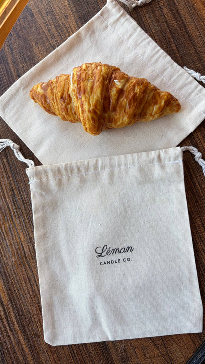 Bougie croissant réaliste – cire de soja, fabriquée en France