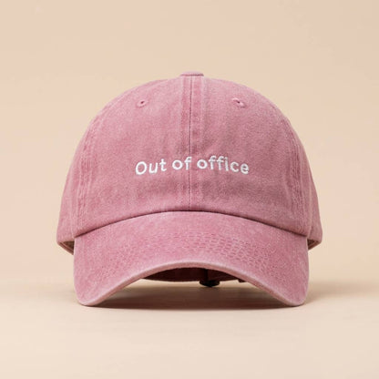 Casquette bleue brodée « Hors du bureau »