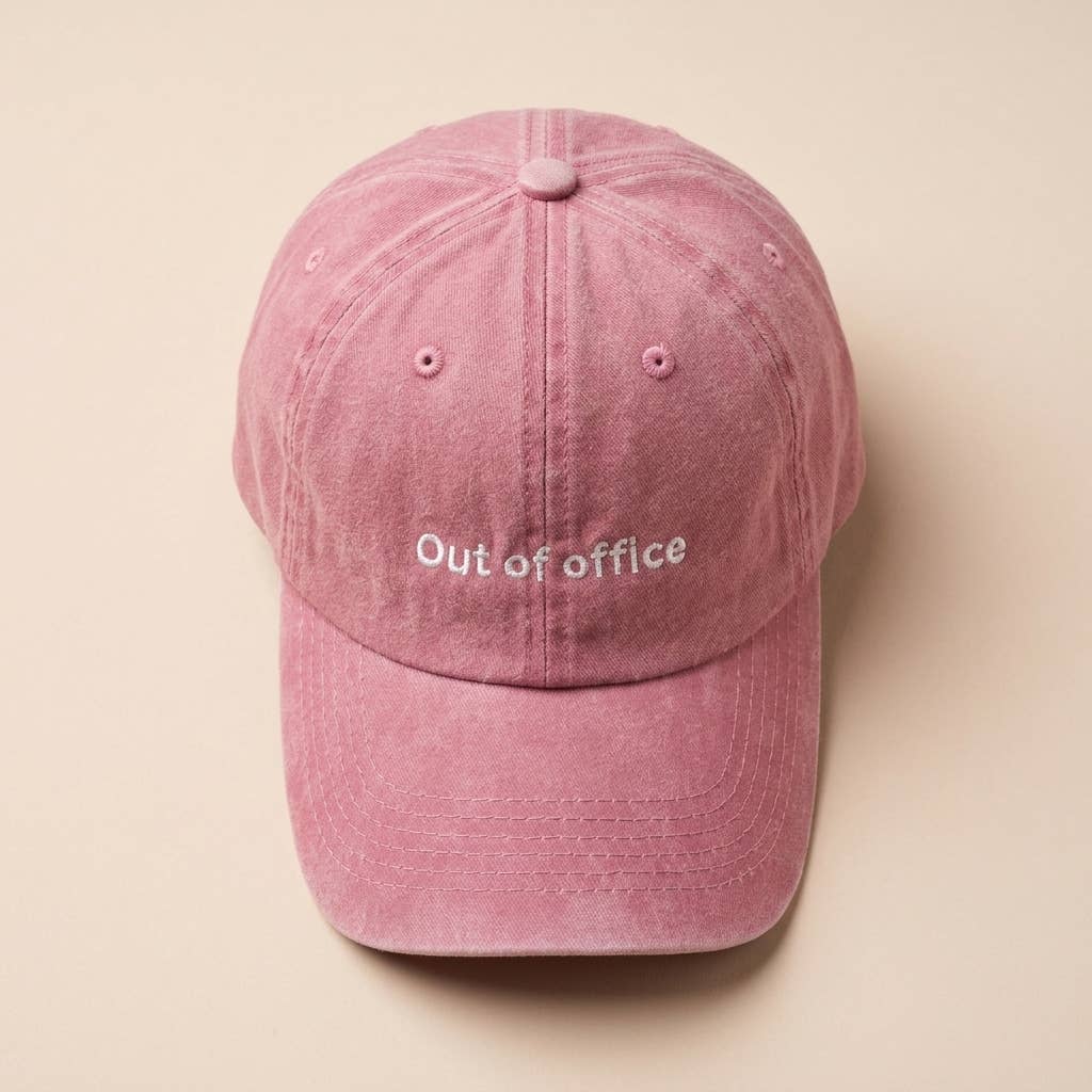 Casquette bleue brodée « Hors du bureau »