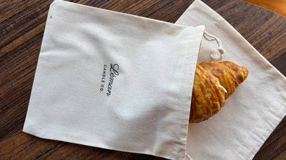 Bougie croissant réaliste – cire de soja, fabriquée en France
