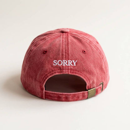 Casquette brodée bordeaux « Je ne travaille pas ici, désolé »