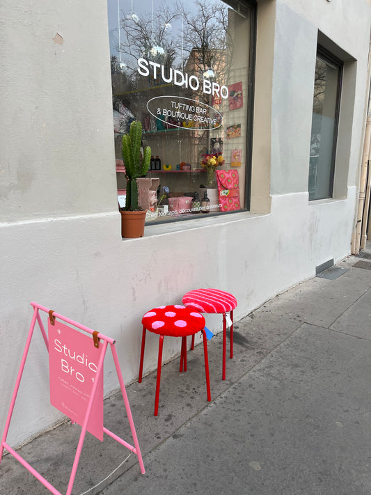 Tabouret upcyclé et tufté
